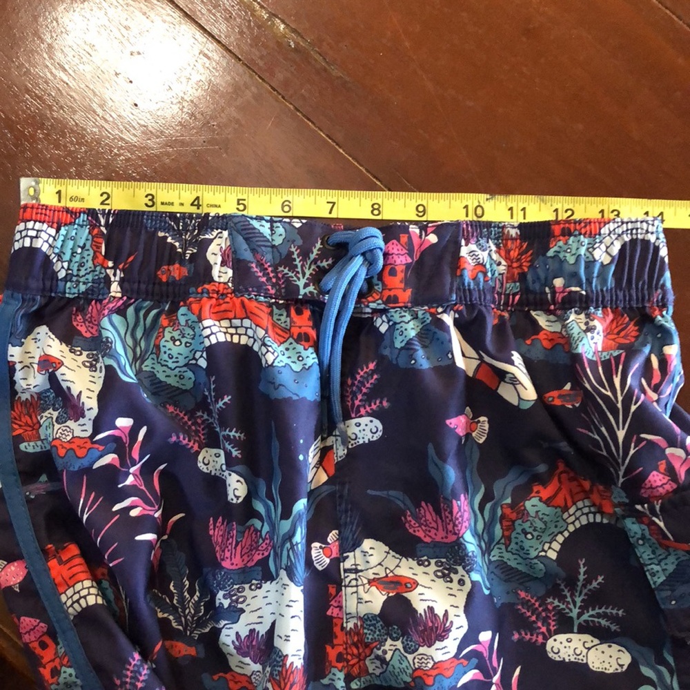 Sovereign Code Swim Trunks Size Medium Great Print - Picture 13 of 13